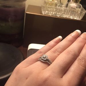 Offers welcome 💎White gold diamond engagement set